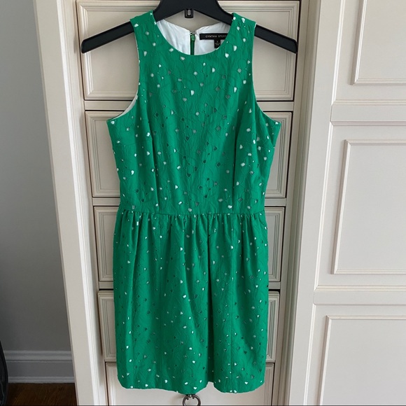 CYNTHIA STEFFE GREEN EYELET MINI DRESS SIZE 2 - Picture 2 of 10